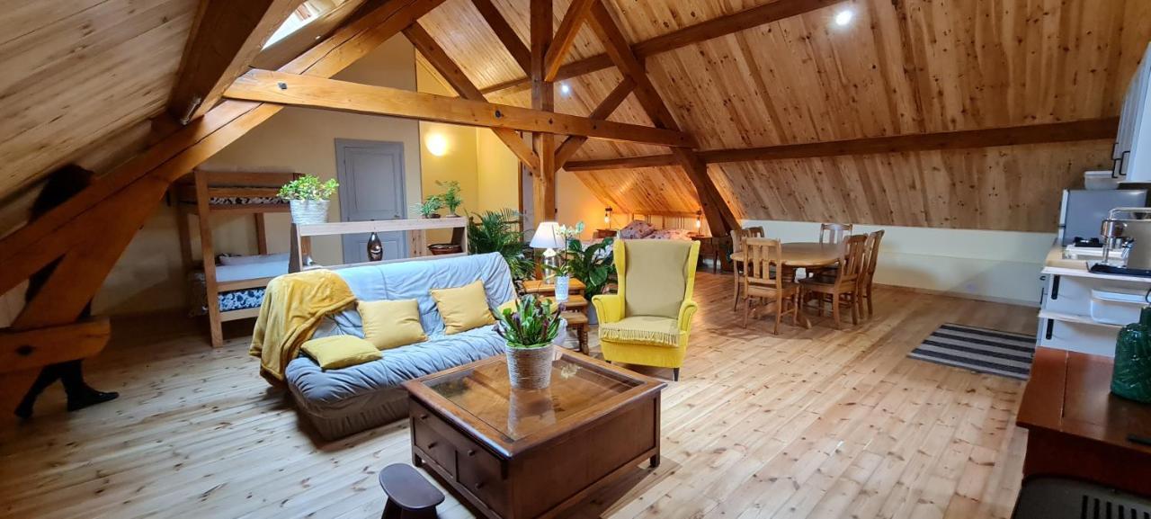 Loft Mansarde Du Train Jaune Avec Vue Sur Les Montagnes Сайагуз Экстерьер фото